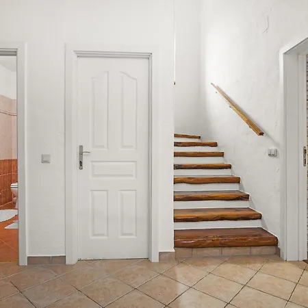 Gorgeous In With Wifi Holiday home Cabrunici